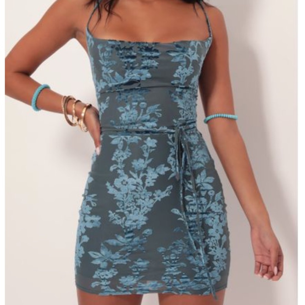 LUCY IN THE SKY BODYCON VELVET MINI DRESS